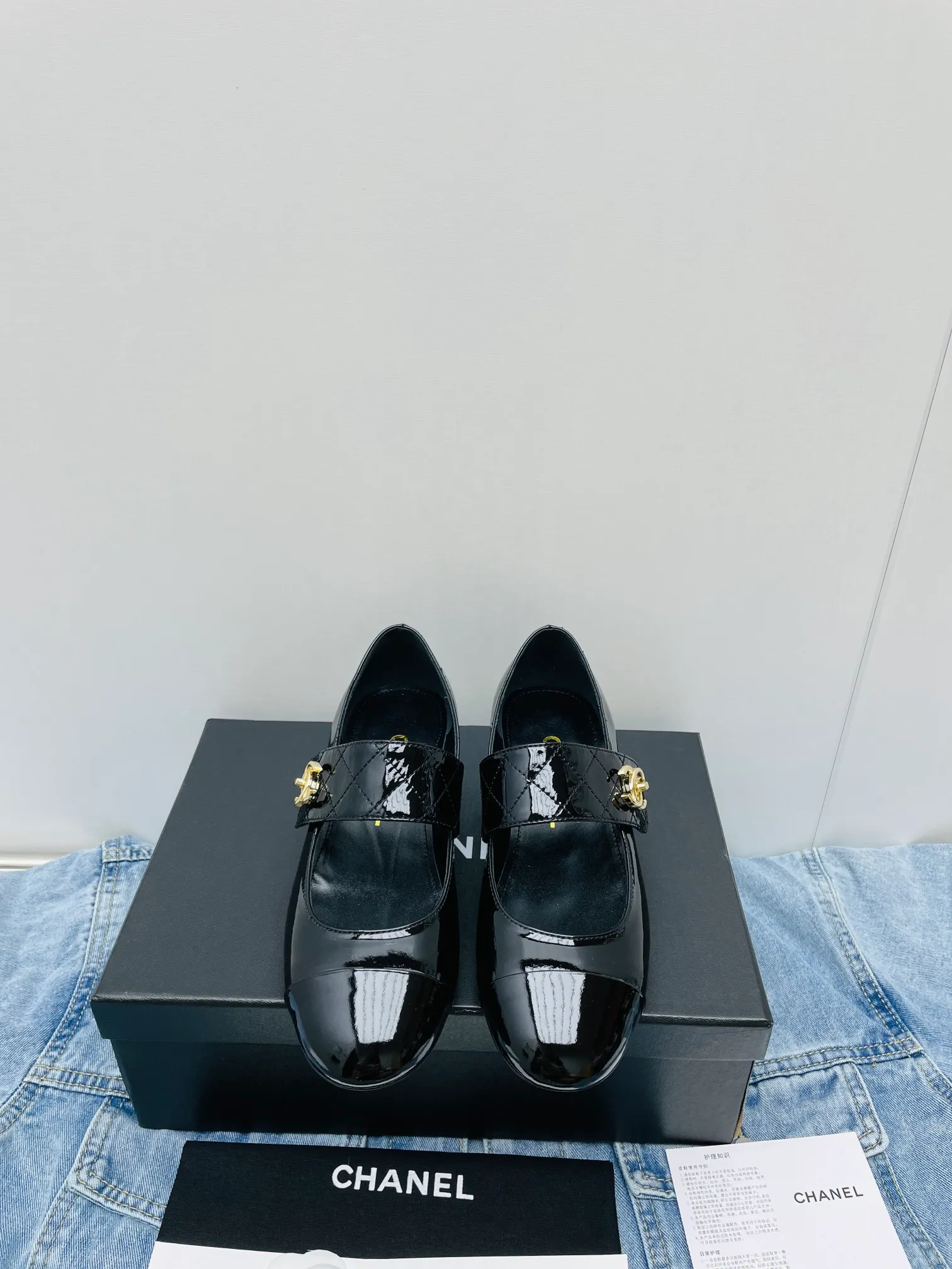 👟👟Ex-factory price 480👟👟 Hot new model CHANEl 2023s Chanel classic rhombus Mary Jane shoes Celebrity favorite of Internet celebrities Xiaohongshu highly recommends this year's latest popular outfits A popular element you must not miss Personalized rust rhombus belt Elastic band and movable rotating metal buckle design suitable for any foot Soft lambskin lining Comfortable to wear and absorb sweat Fabric: Patent leather Lining: Sheepskin lining Outsole: Genuine leather outsole + electroplated heel Heel height: 3CM Code number: 35-40 (40 customized items are not returnable)